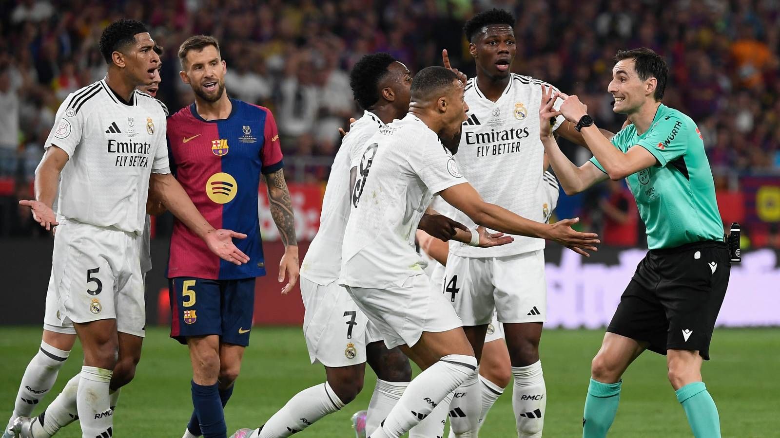 Real Madrid v Barcelona