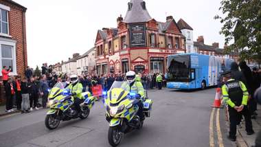 Man City bus Liverpool