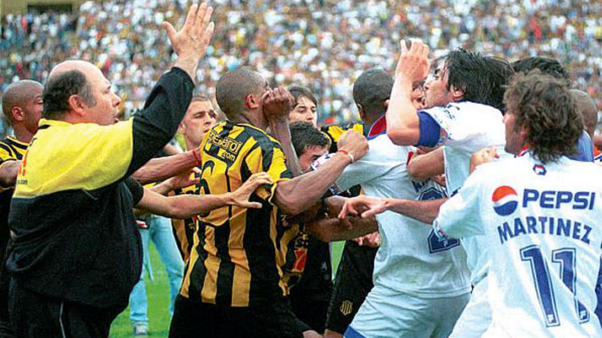 Inicidentes Peñarol Nacional 27112000