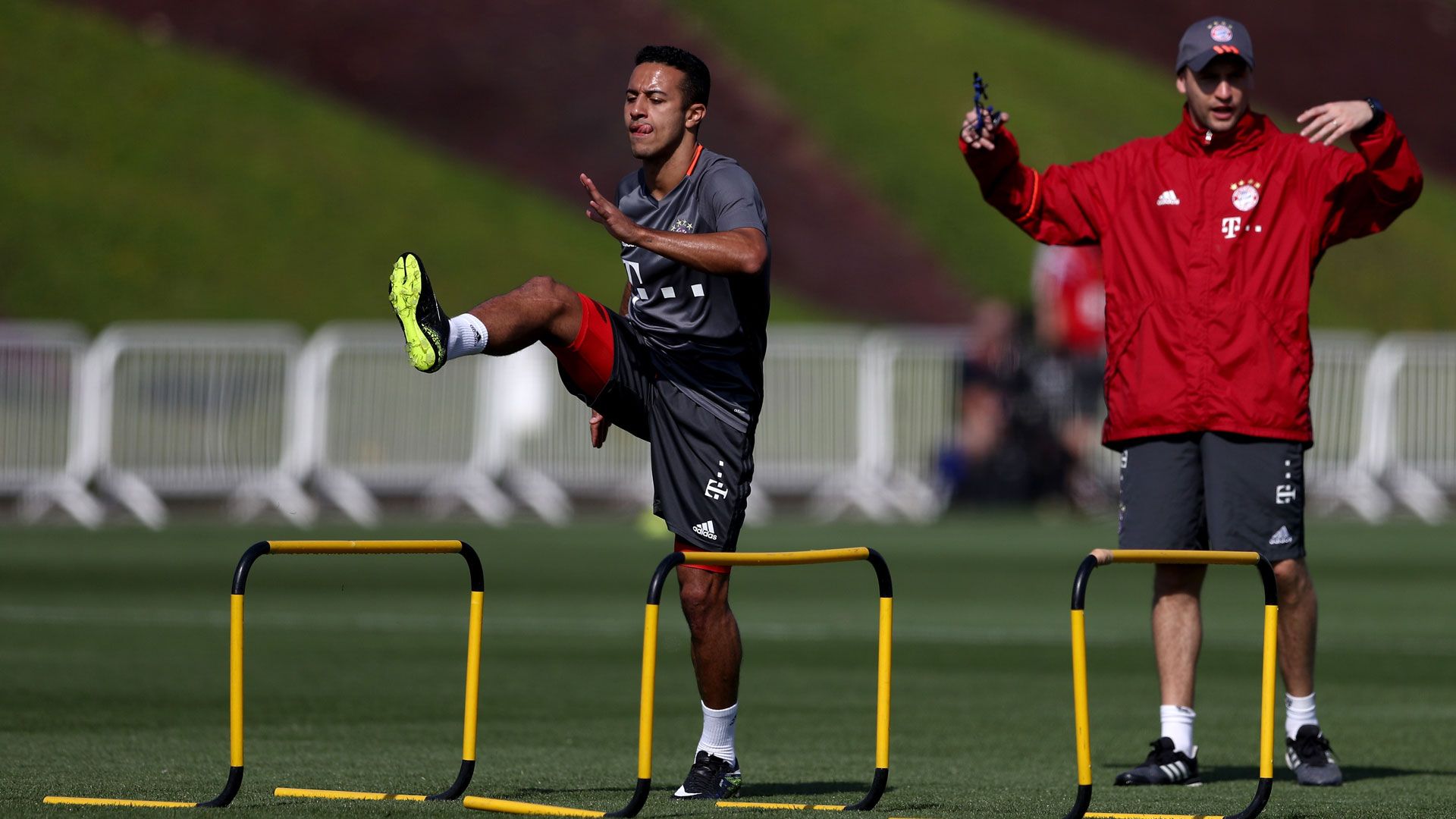 Thiago FC Bayern München Doha Katar Training 06012016
