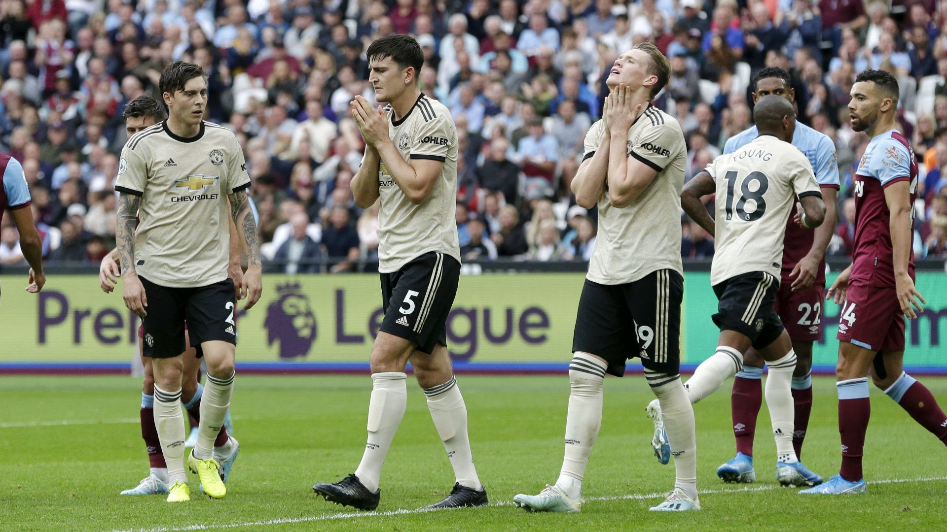Victor Lindelof Harry Maguire Scott McTominay West Ham vs Man Utd 2019-20