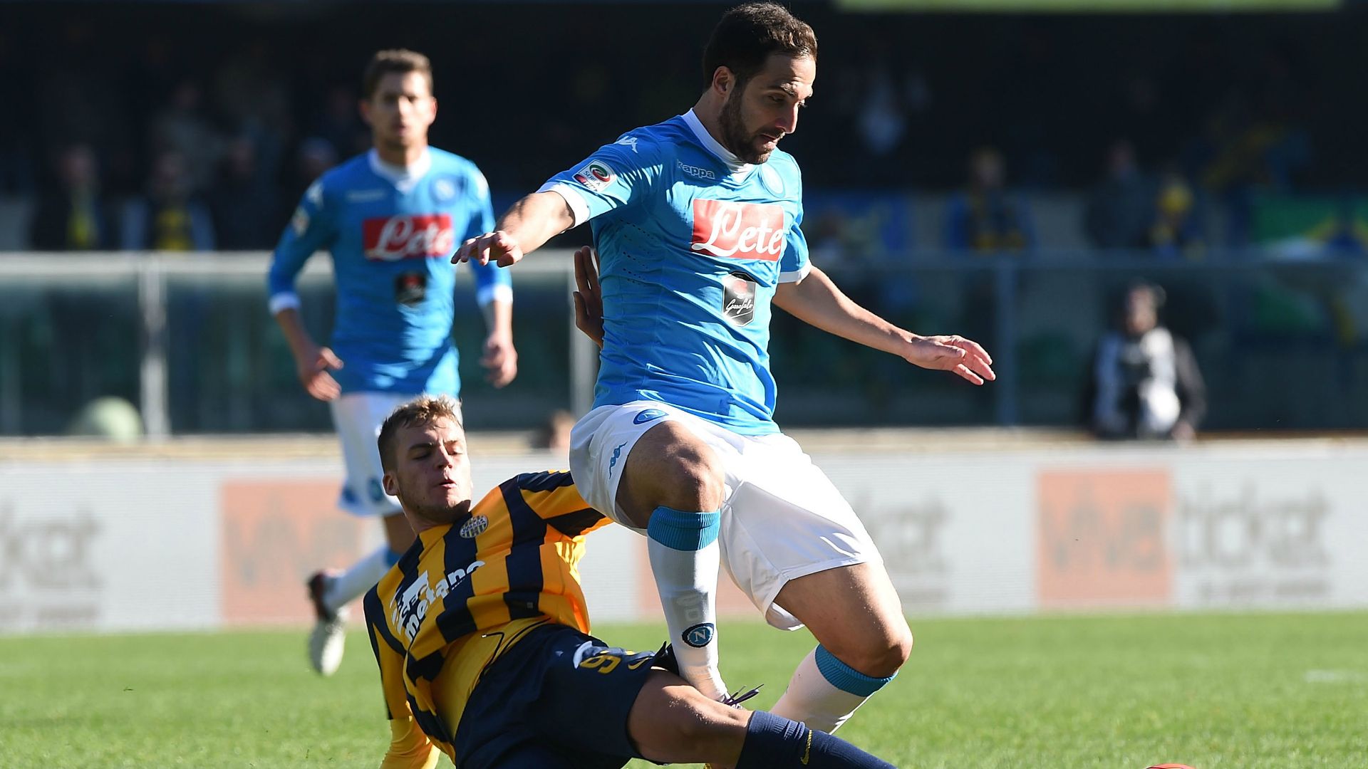 Luca Checchin Gonzalo Higuain Verona Napoli