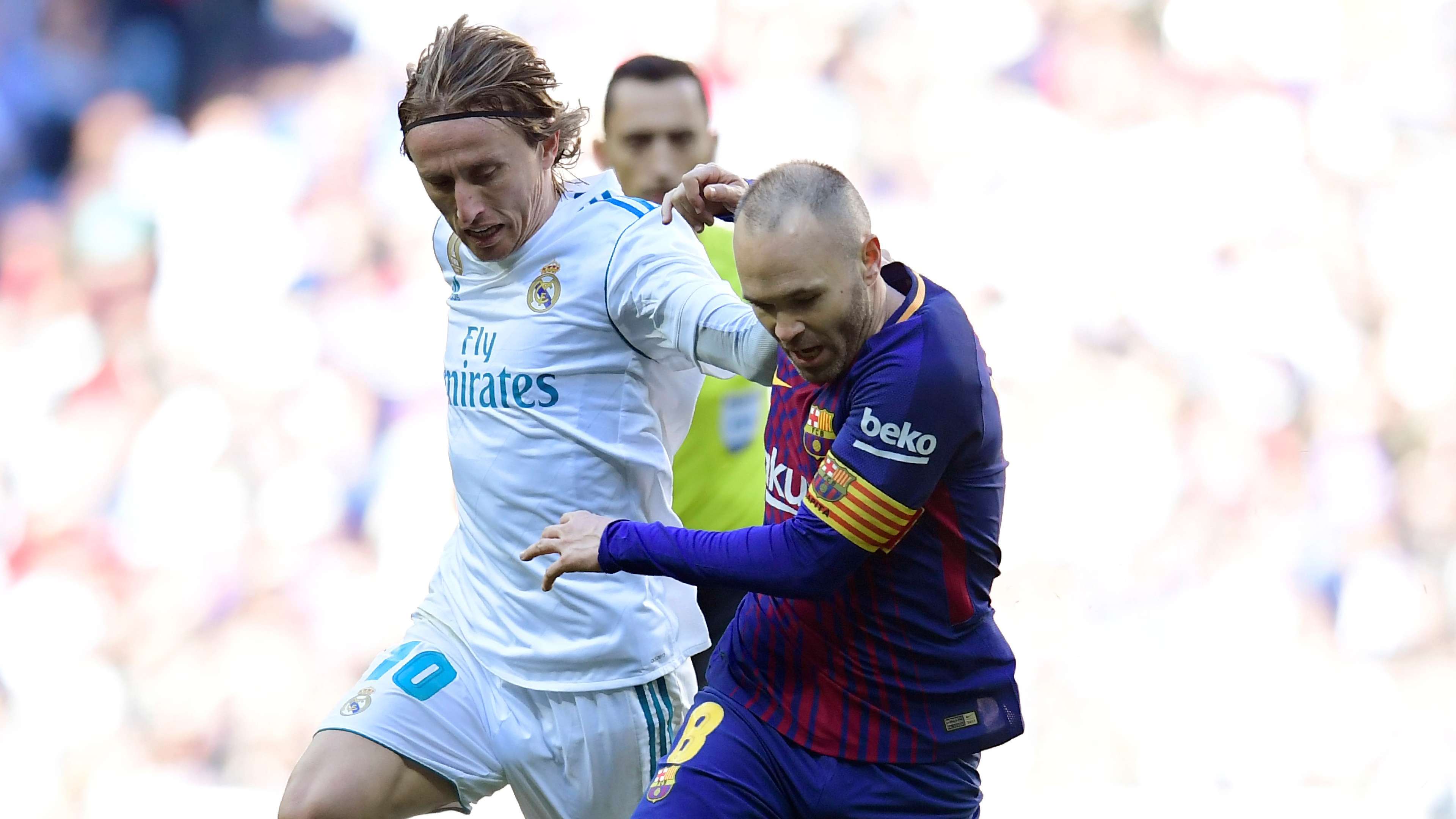 Luka Modric Andres Iniesta Real Madrid Barcelona El Clásico LaLiga 23122017