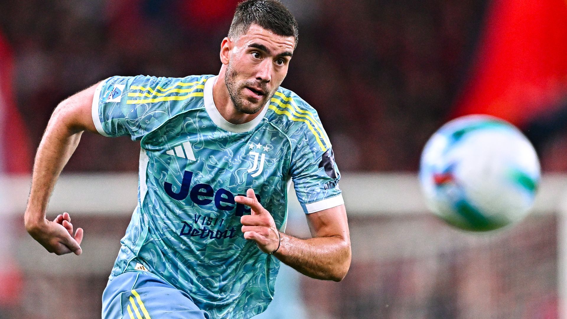 Robert Lewandowski's successor?! Barcelona keep tabs on Dusan Vlahovic  ahead of contract expiry as Catalan side eye fresh blood up front | Goal.com