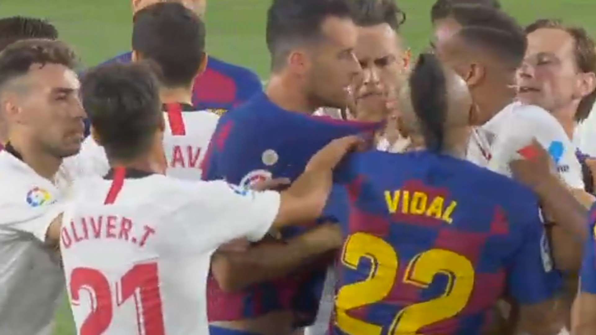 Vidal batalla campal Sevilla Barcelona