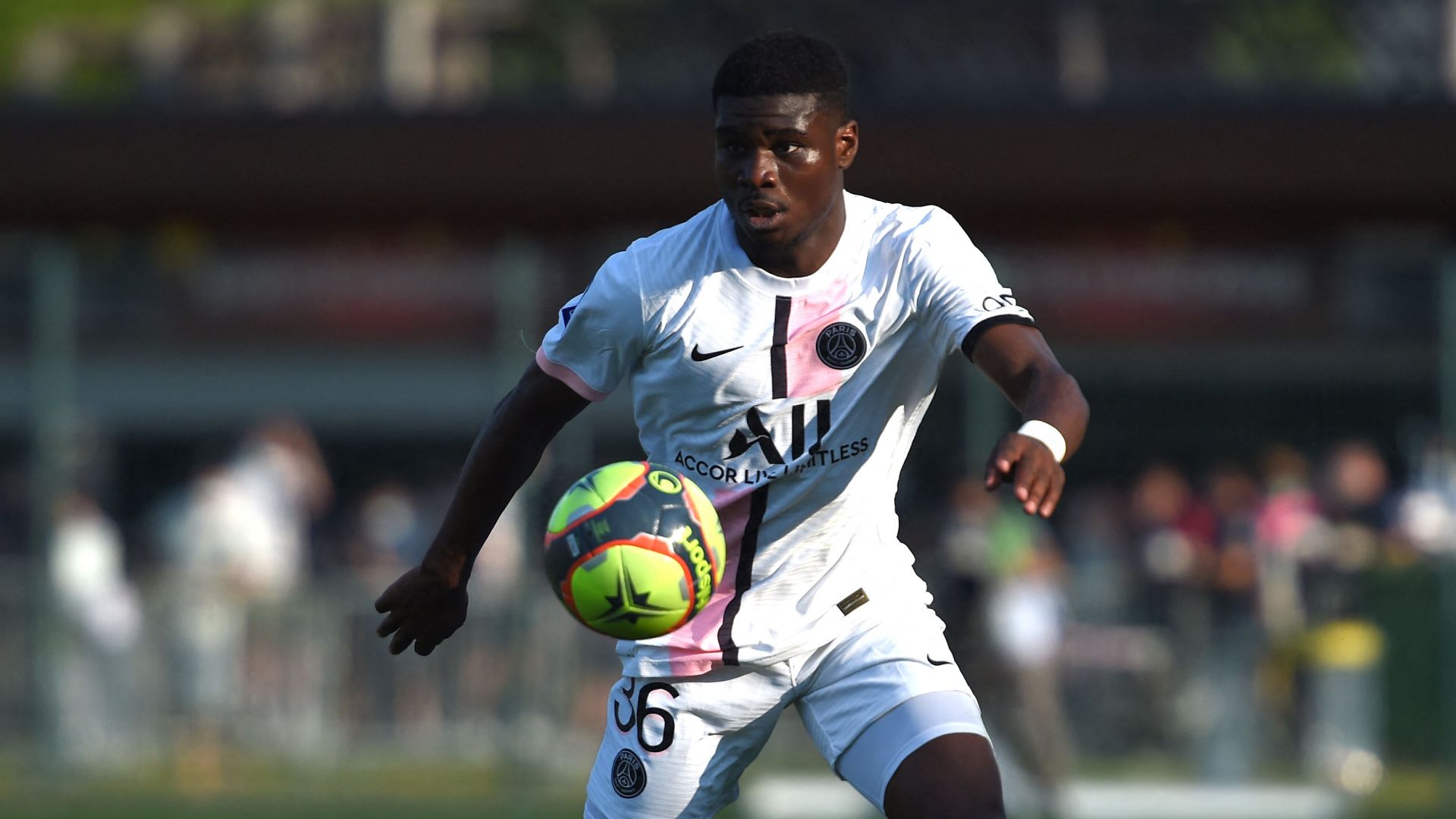 Eric Junior Dina Ebimbe PSG