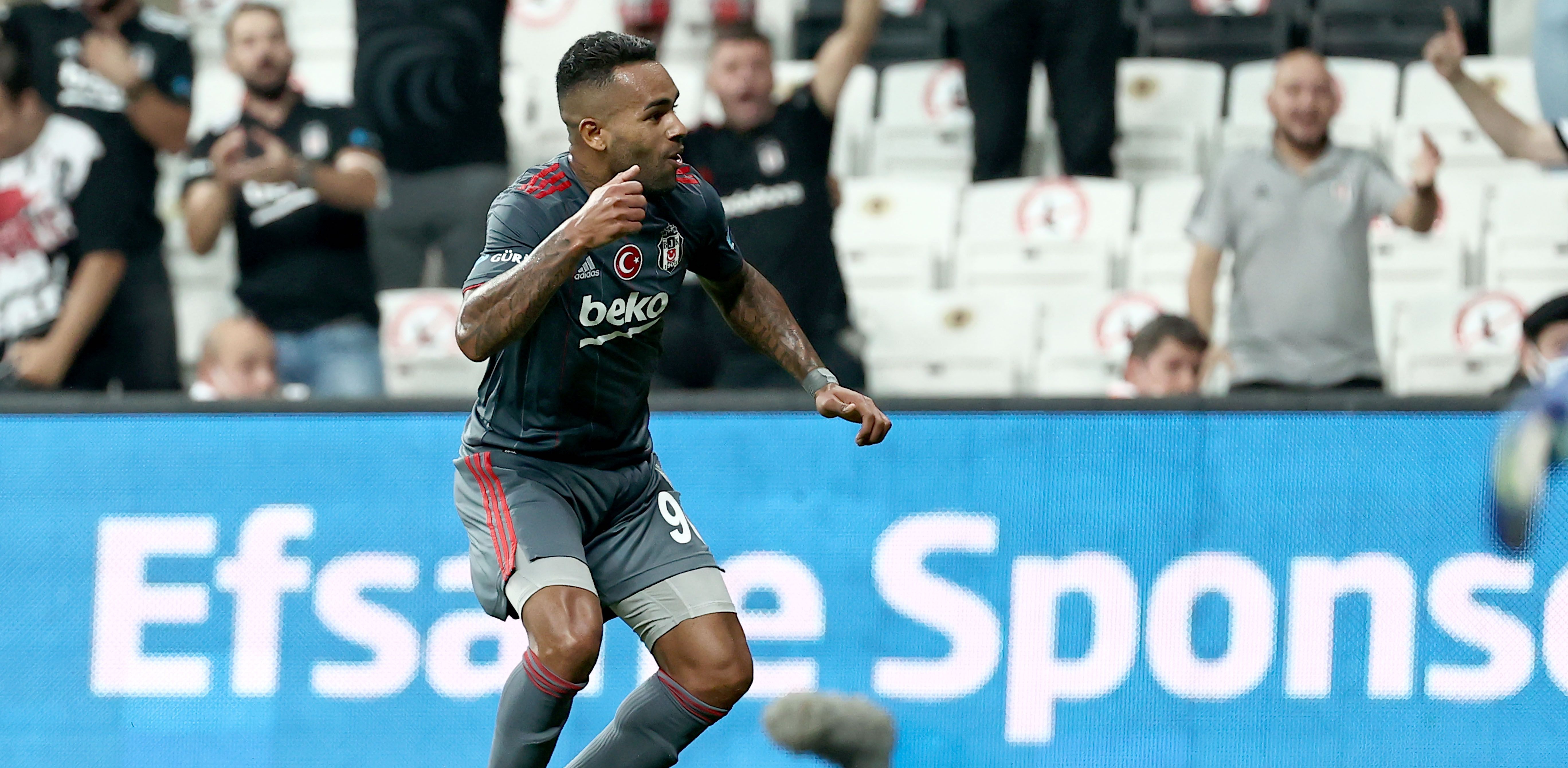 Alex Teixeira Goal Celebration Besiktas vs. Karagumruk 08/28/21