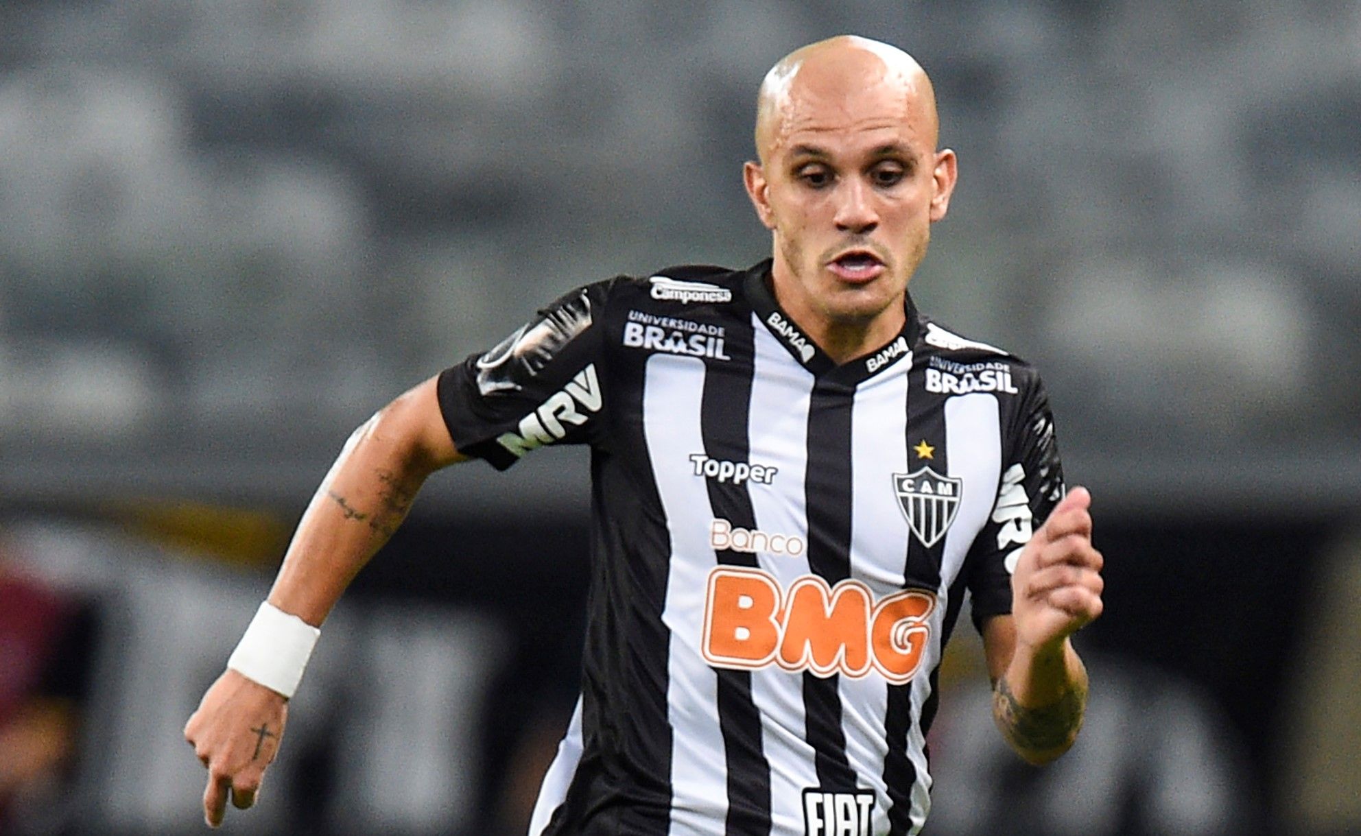 Fábio Santos em ação pelo Atlético-MG