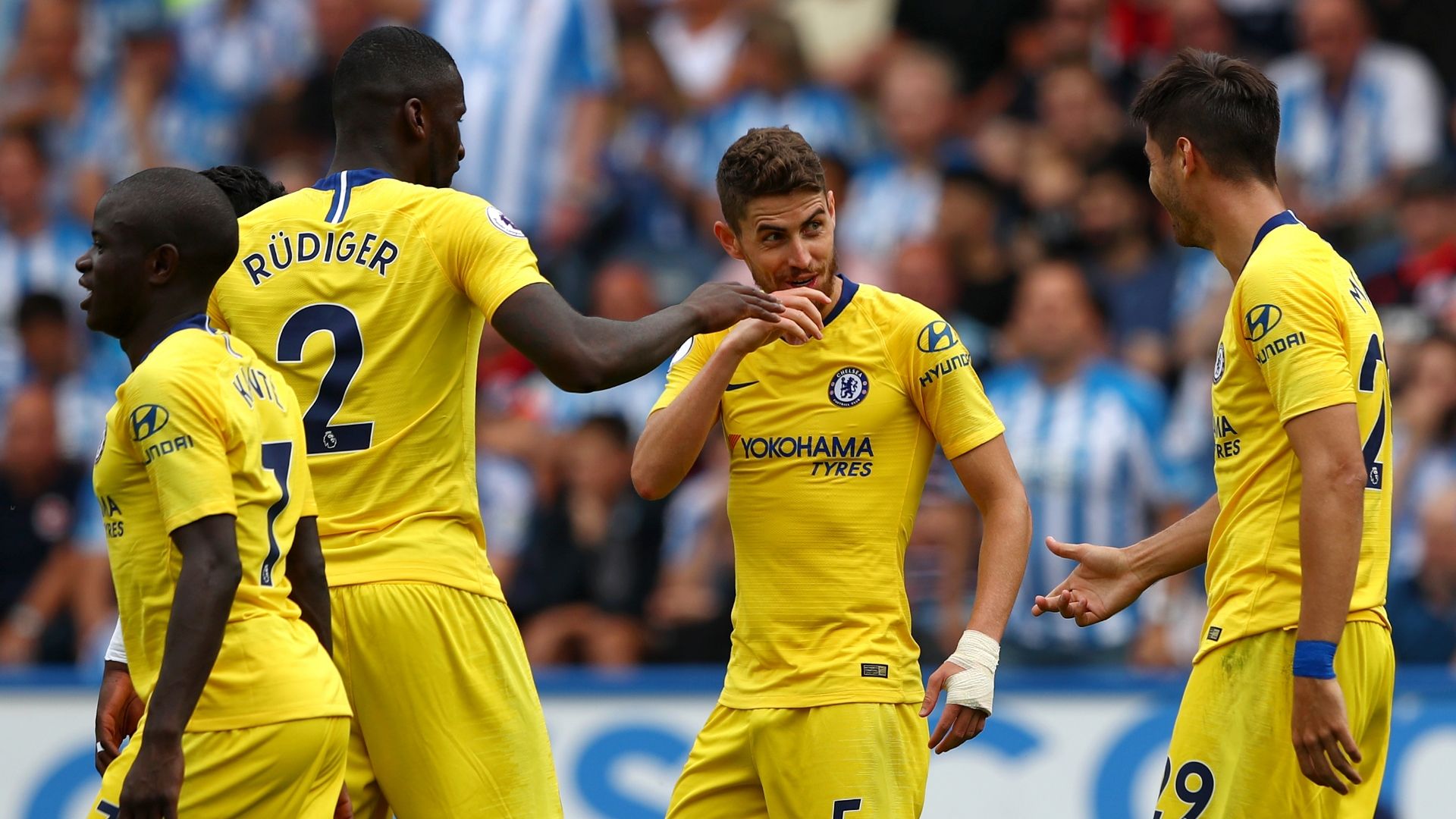 Chelsea celebrate vs Huddersfield