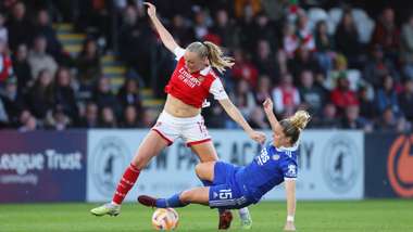 Frida Maanum Sophie Howard Arsenal Leicester 2022-23