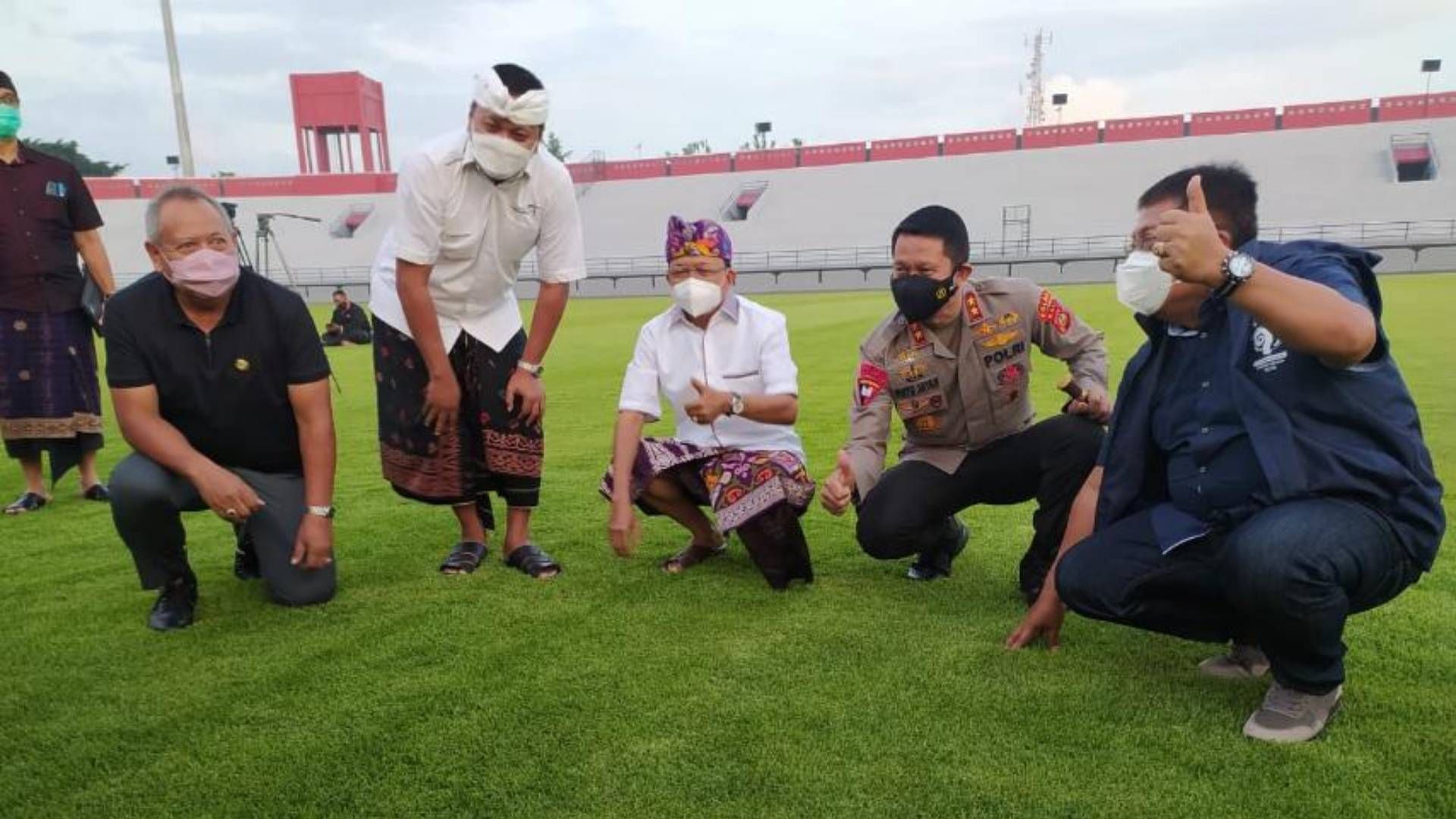Gubernur Bali Wayan Koster bersama Gede Widiade