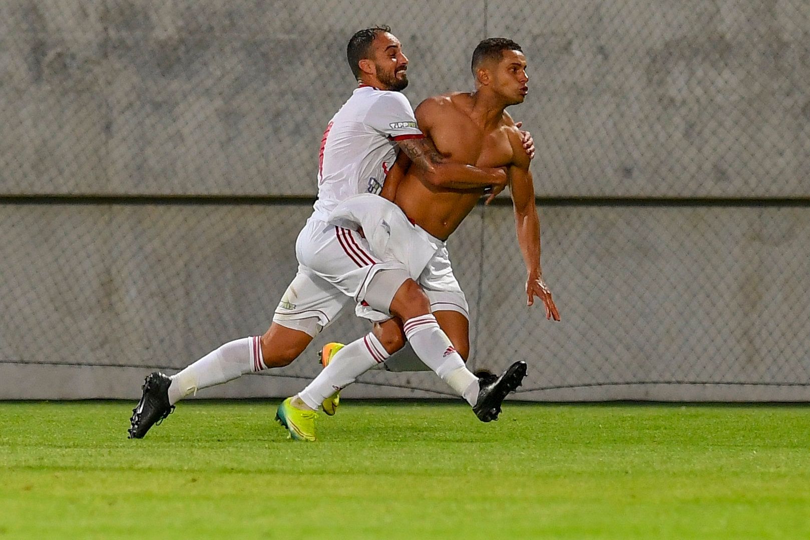 A kisvárdai gólszerző Jefferson Gomes de Oliveira (j) és csapattársa, Lucas Marcolini Dantas Bertucci