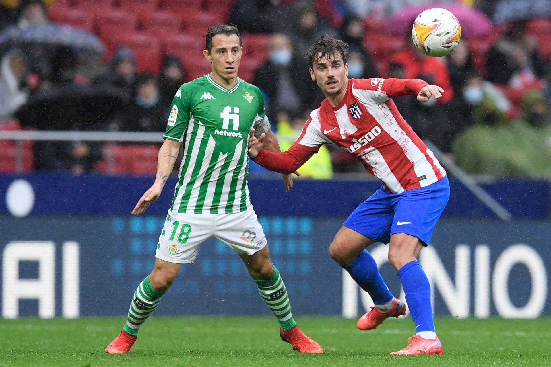 Andrés Guardado Antoine Griezmann Real Betis Atlético de Madrid LaLiga 2021