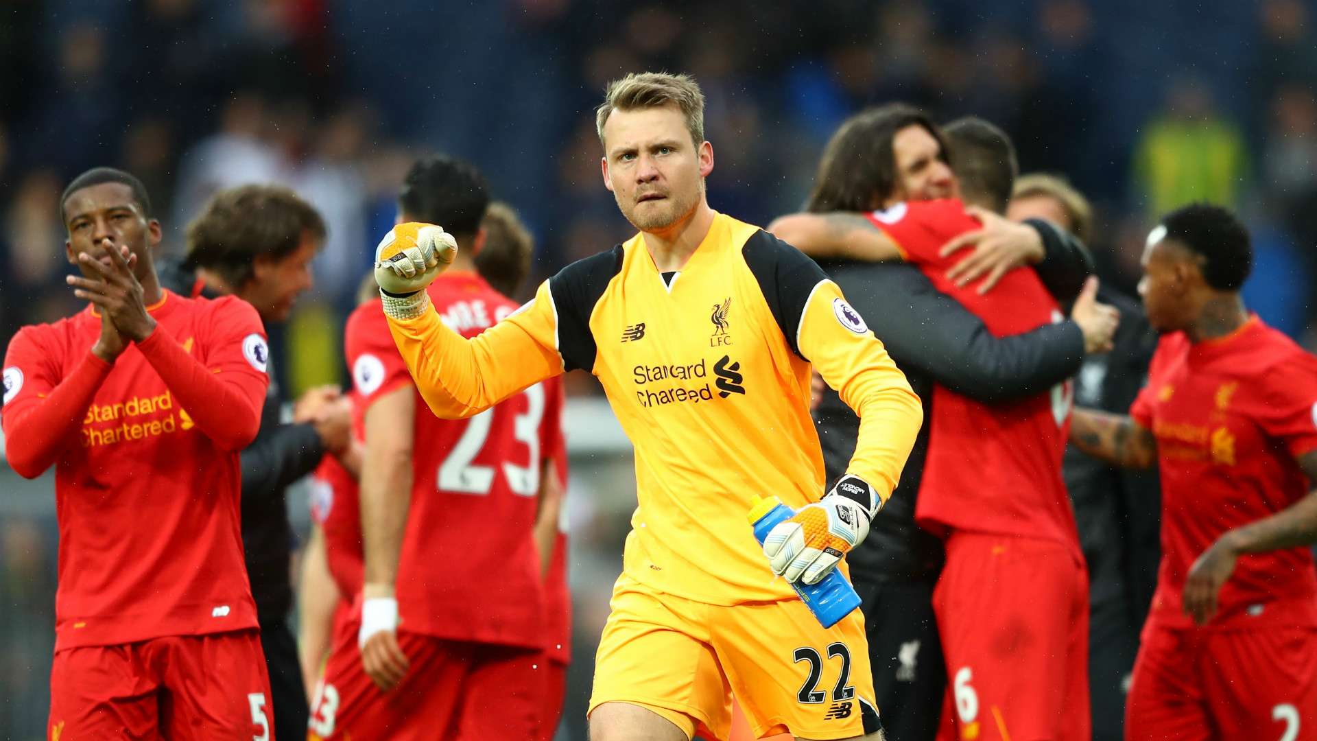 HD Simon Mignolet Liverpool celebrate