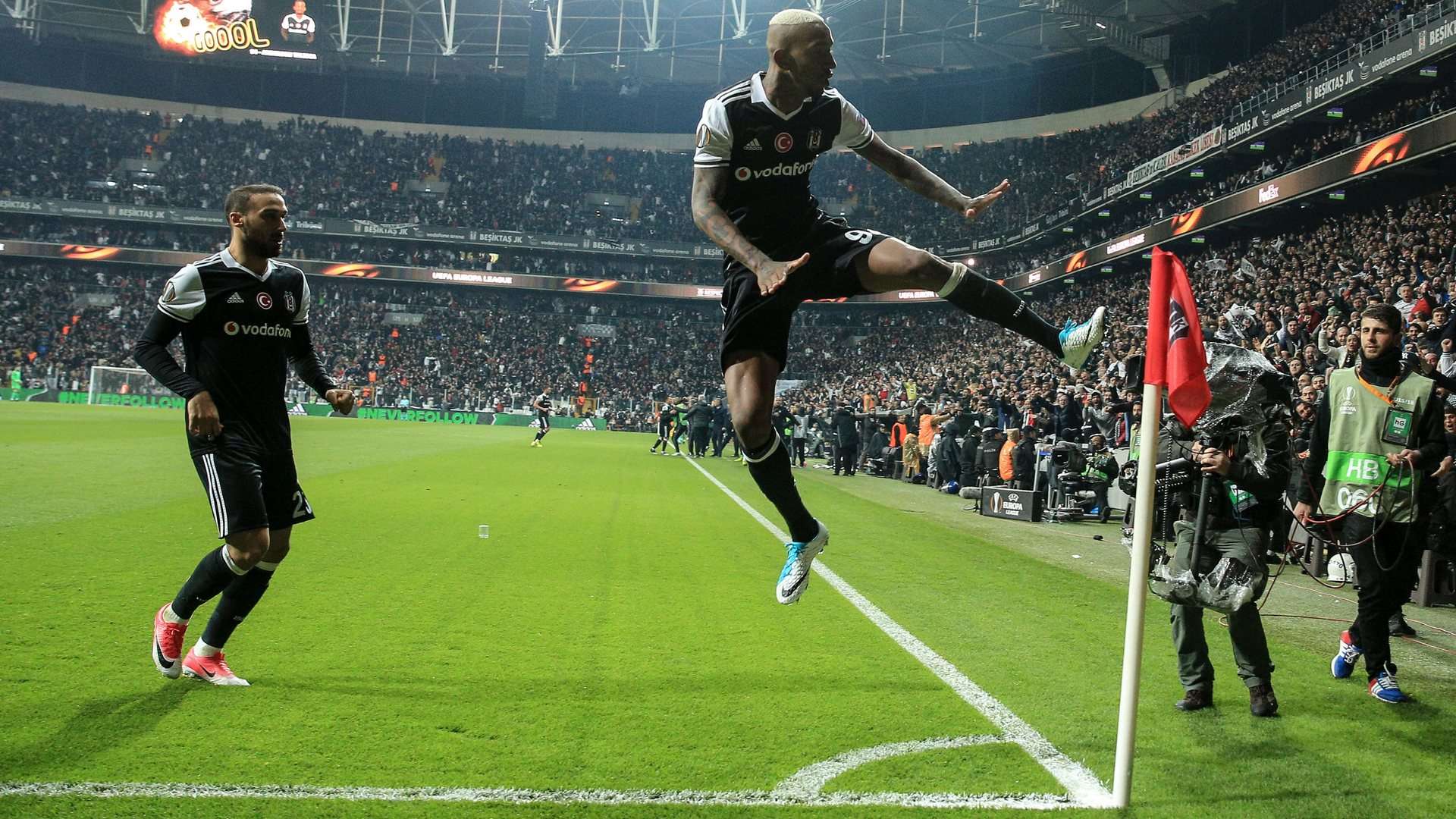 Talisca Besiktas UEL 04202017