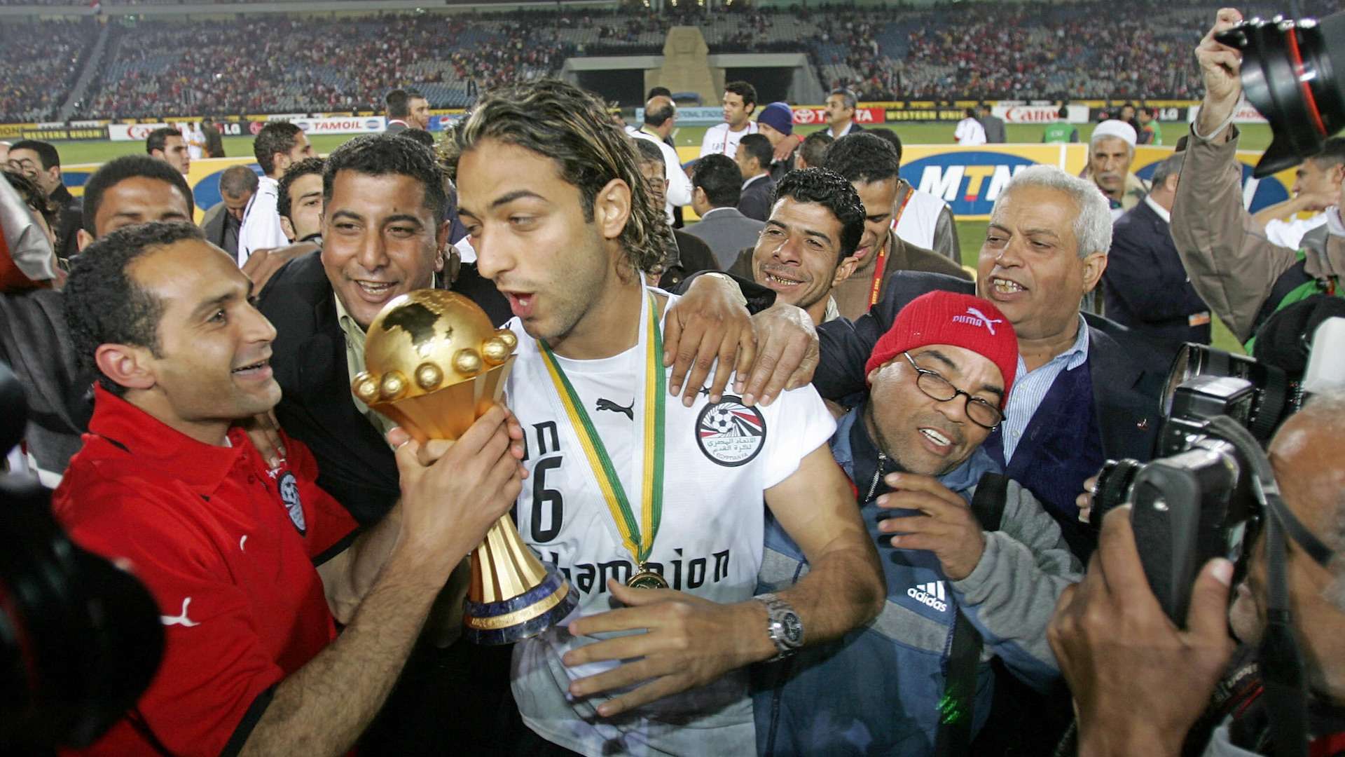 Egypt's Mido and the Africa Cup of Nations trophy, 2006