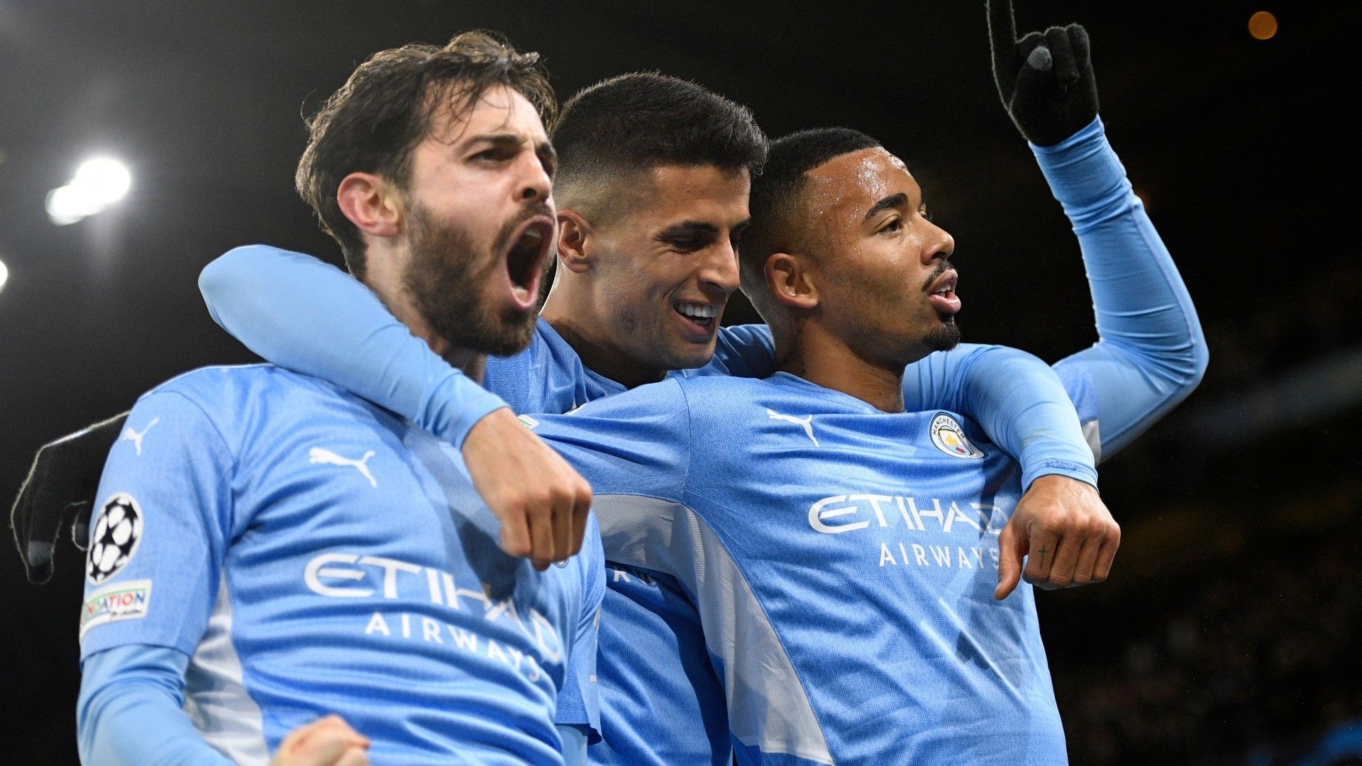 Manchester City celebrate 2021-22