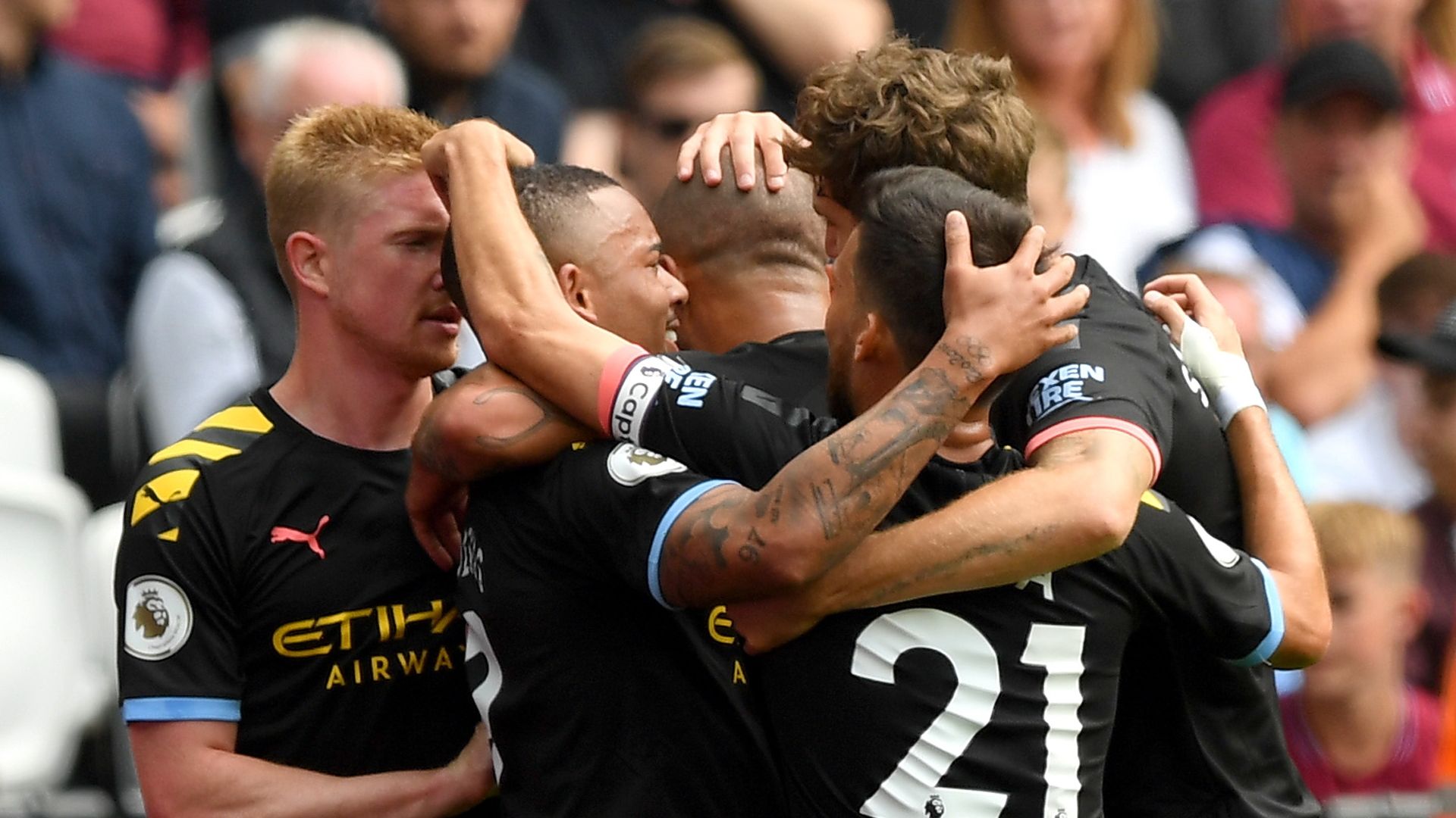 Man City celebrate Gabriel Jesus goal vs West Ham 2019-20