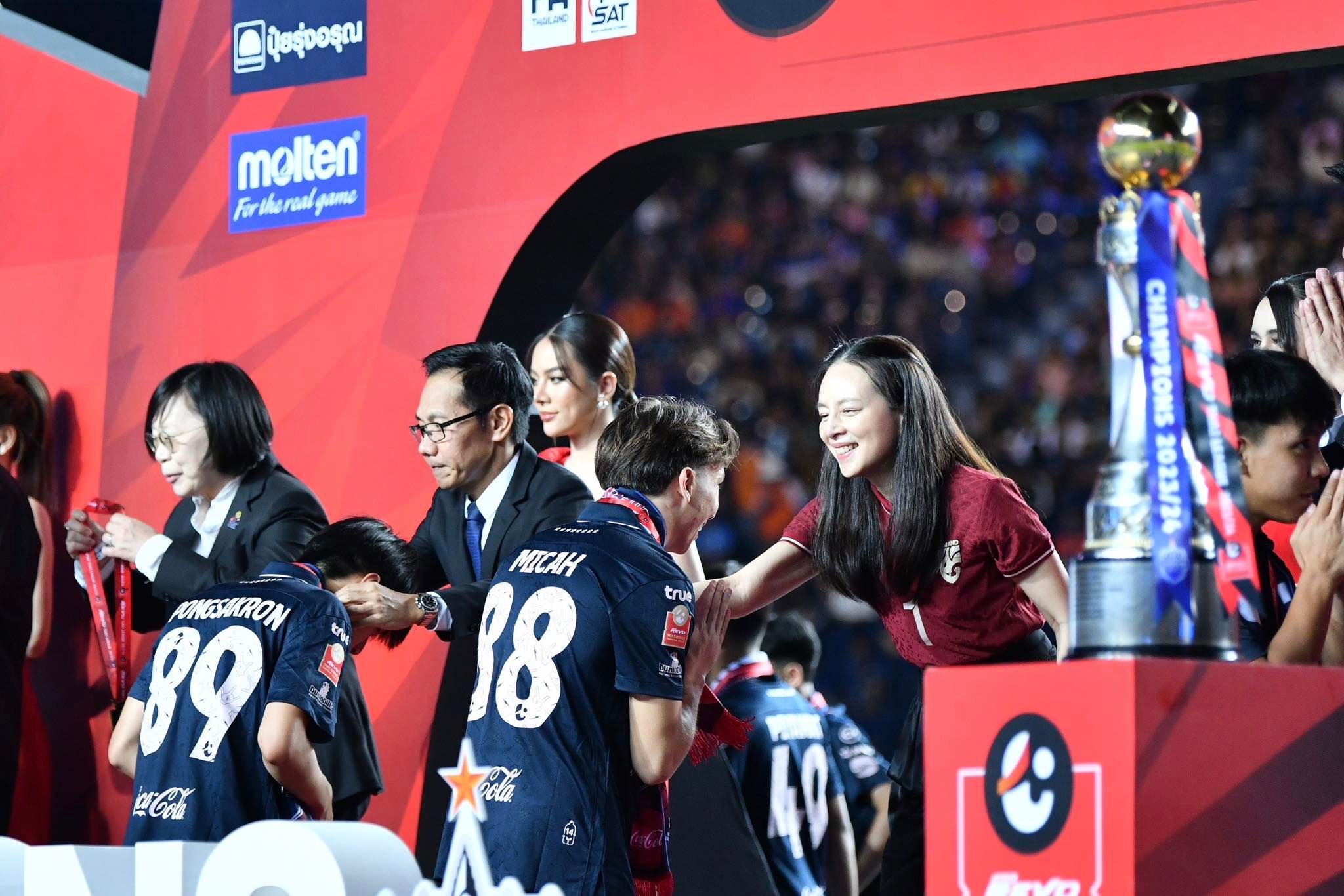 นวลพรรณ ล่ำซำ