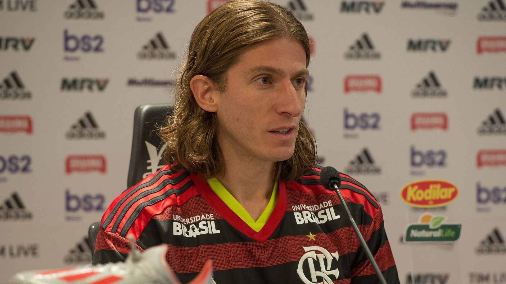 Filipe Luís dá entrevista em apresentação no Flamengo
