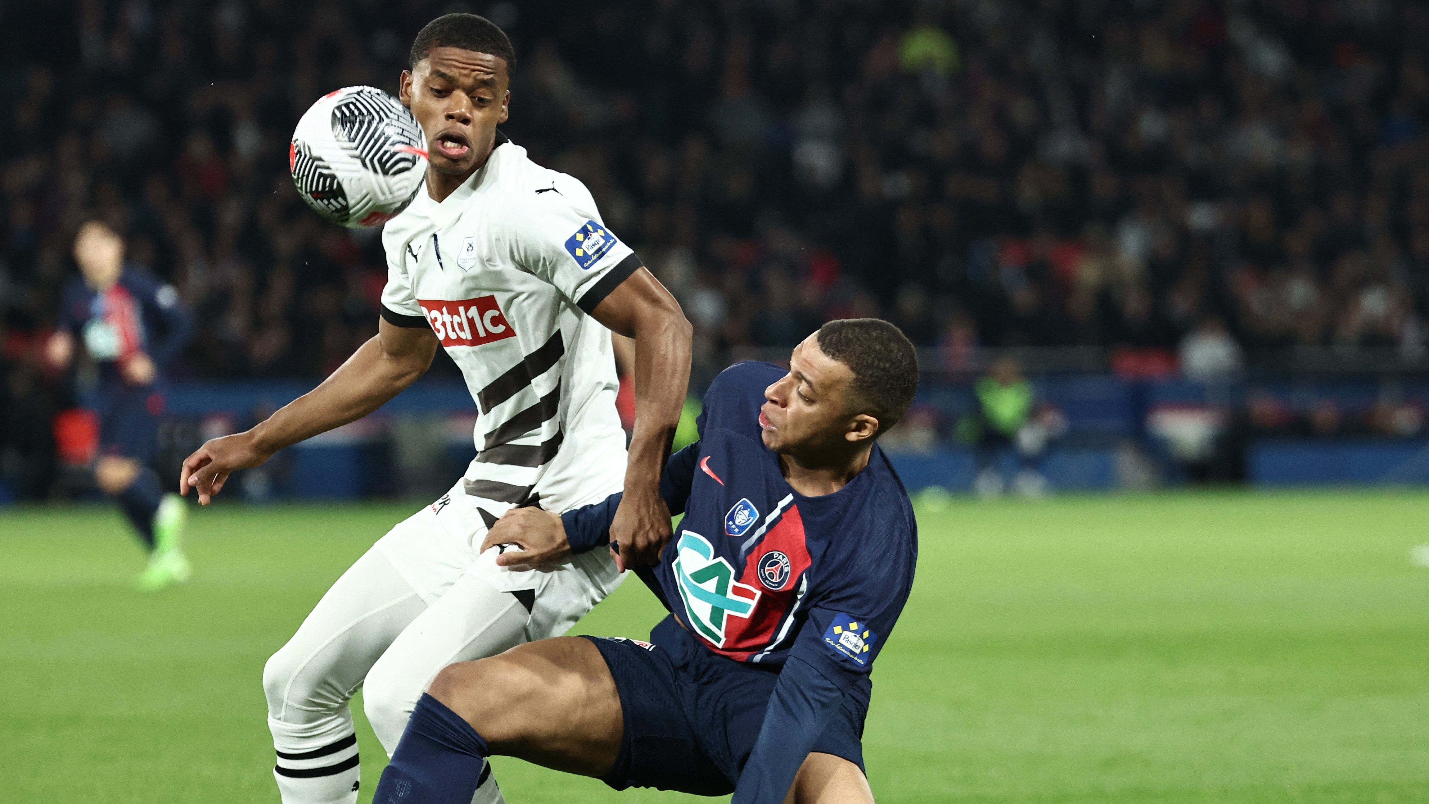 Kylian Mbappe PSG Warmed Omari