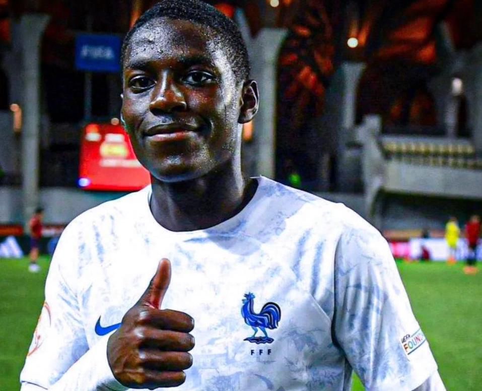 Nhoa Sangui après la victoire de l'équipe de France face à l'Espagne.