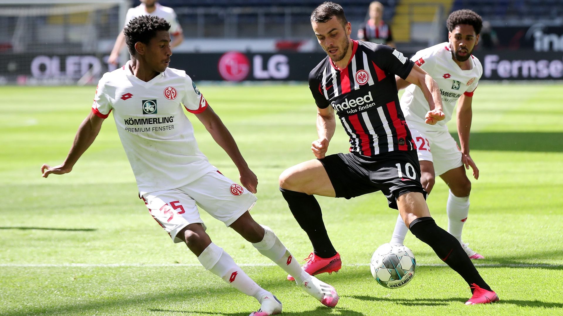 Filip Kostic Leandro Barreiro Eintracht Frankfurt Mainz 05 Bundesliga 2020