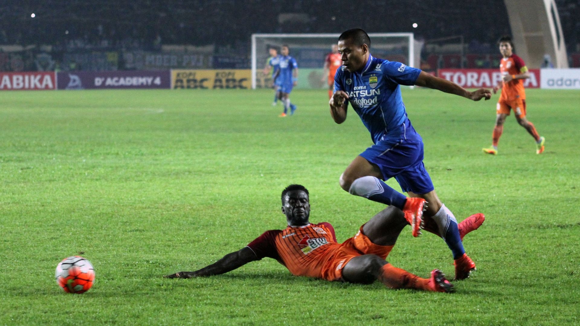Tantan - Persib Bandung & Dirkir Glay - Pusamania Borneo FC