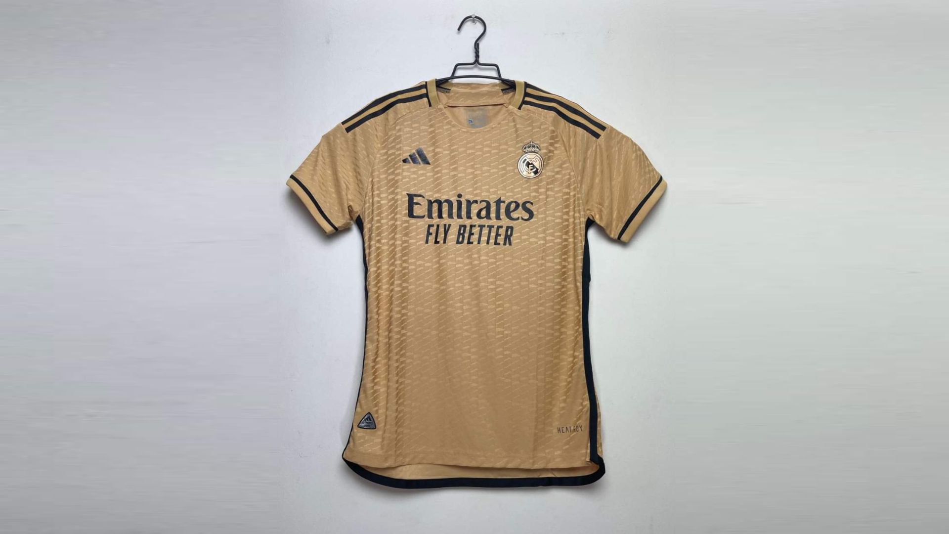 real madrid camiseta marron 2024