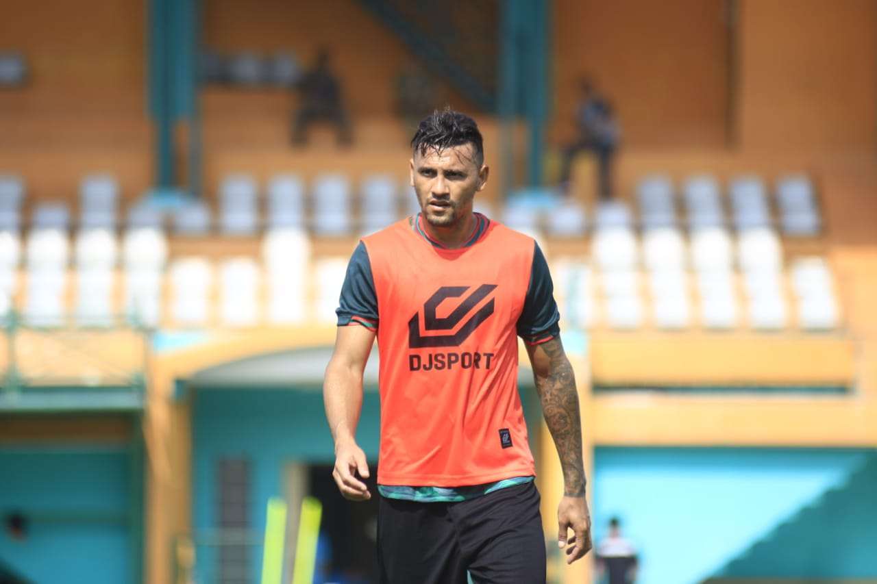 Alex dos Santos - TIRA Persikabo