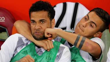 Dybala, Dani Alves - Juventus