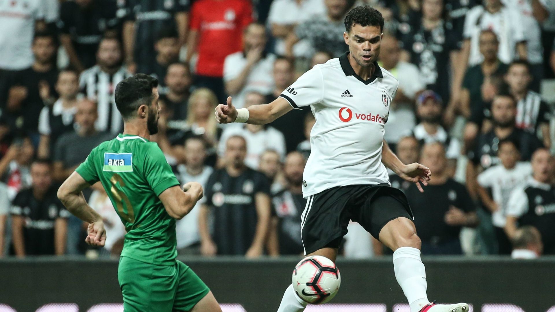 Besiktas Akhisarspor Pepe 081218