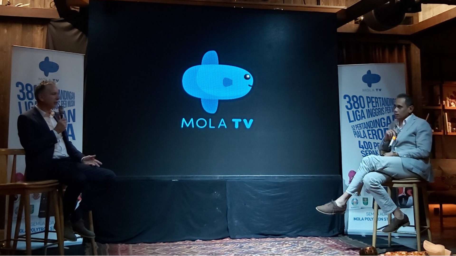 Alan Smith dan Mirwan Suwarso - Mola TV