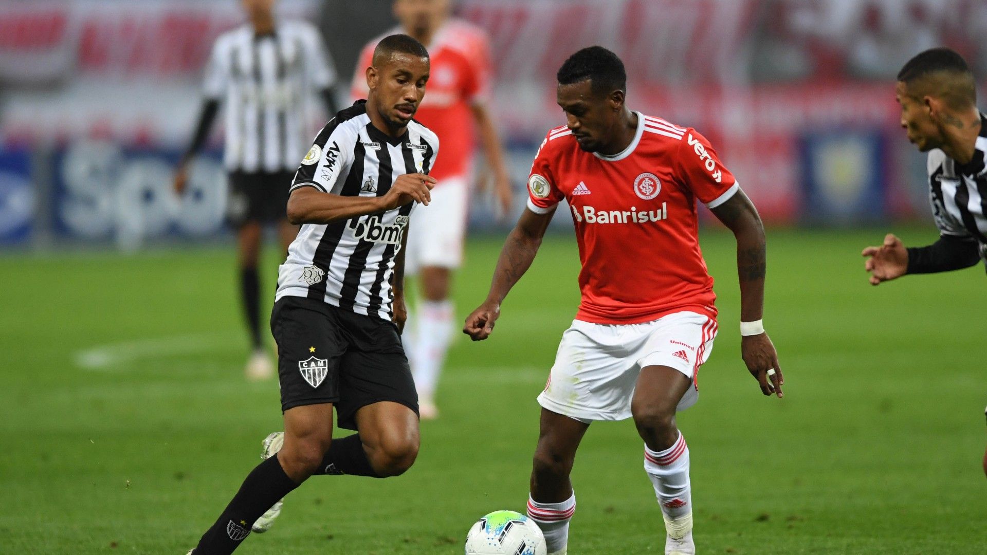 Jair e Edenílson Internacional Atlético-MG Brasileirão 22082020
