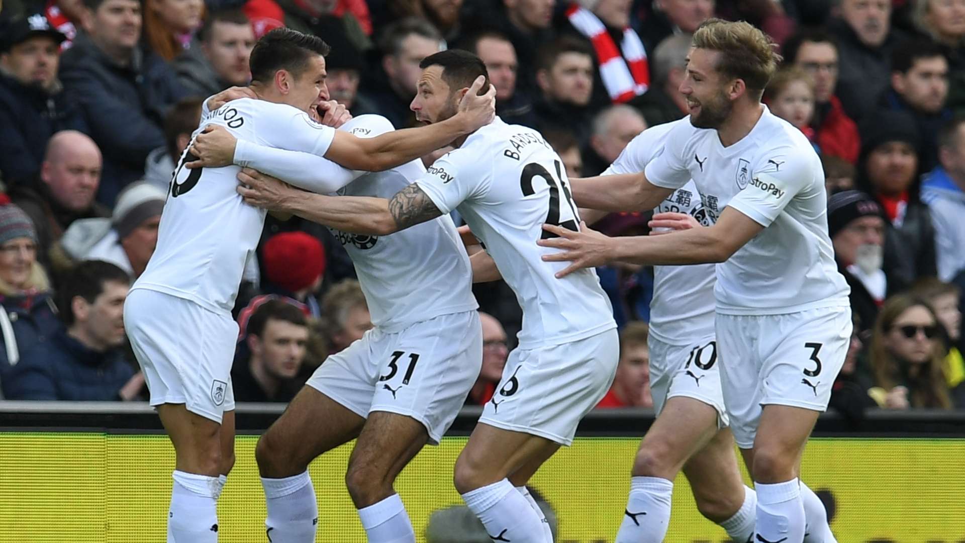 Burnley celebrate Ashley Westwood goal vs Liverpool 2018-19
