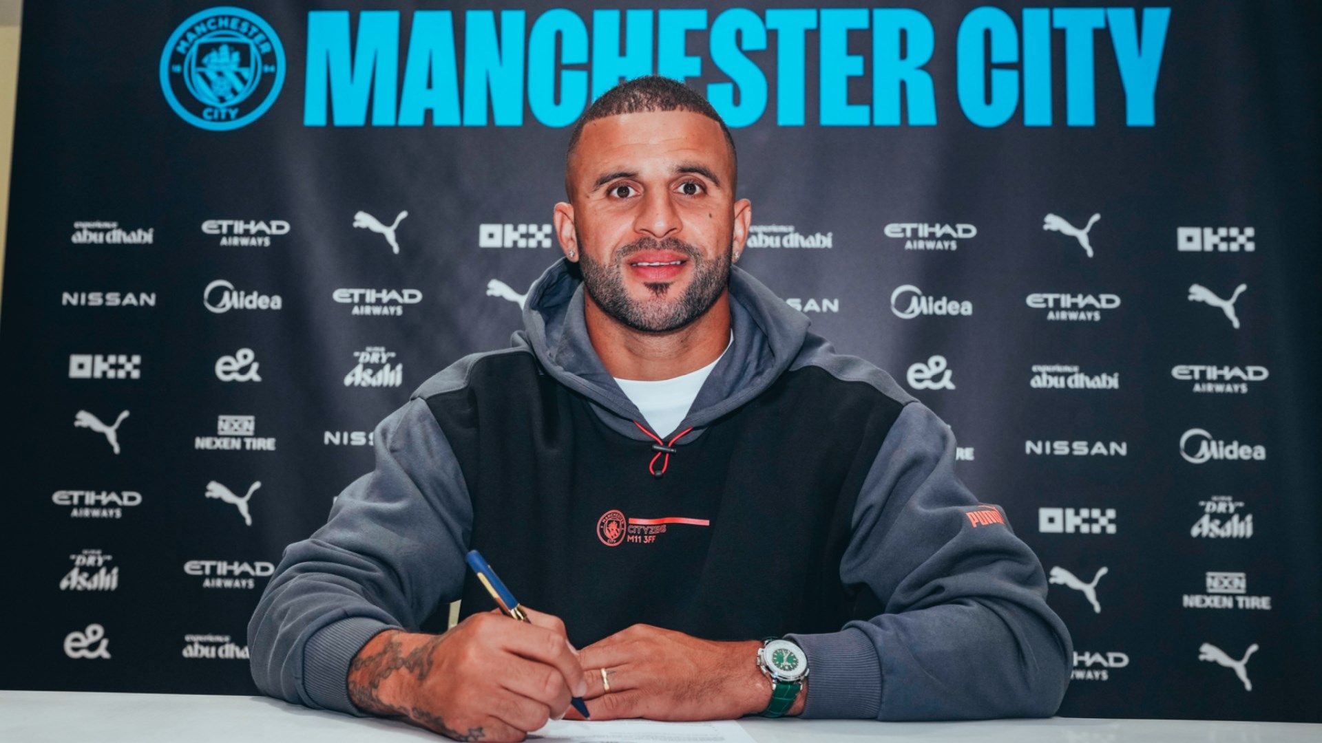 Kyle Walker signs new Man City contract until 2026 - just weeks after  almost leaving treble winners for Bayern Munich | Goal.com India