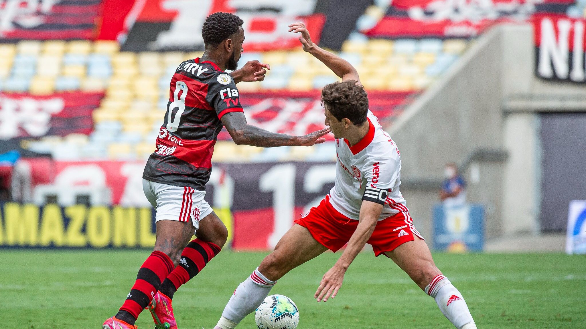 Gerson e Rodrigo Dourado - Flamengo 2 x 1 Internacional - Brasileirão 2021