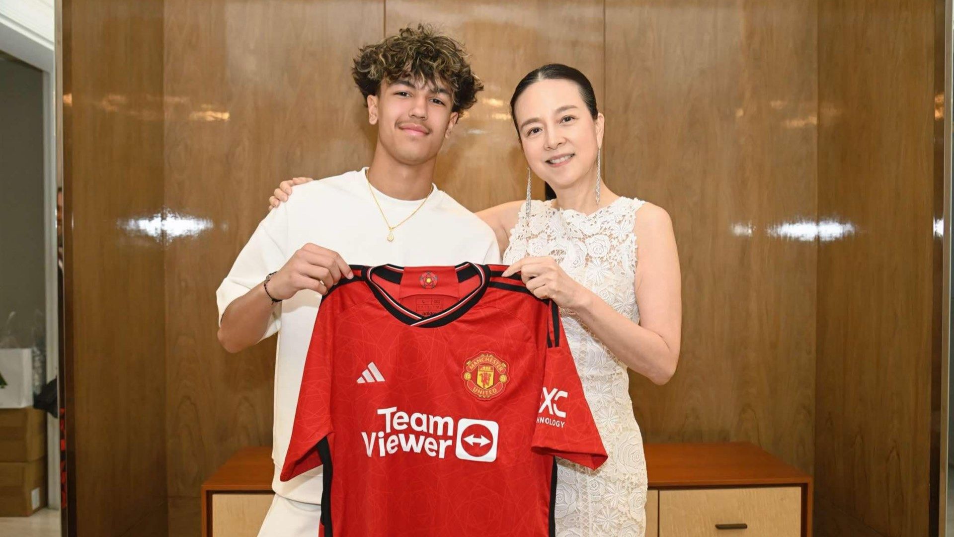 “มาดามแป้ง“ นวลพรรณ ล่ำซำ - ซิลวา เม็กเซส