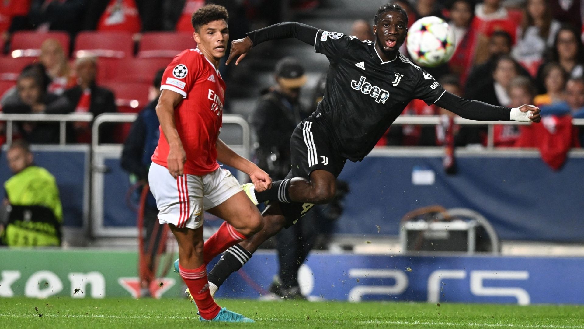 Samuel Iling Junior Benfica Juventus Champions League