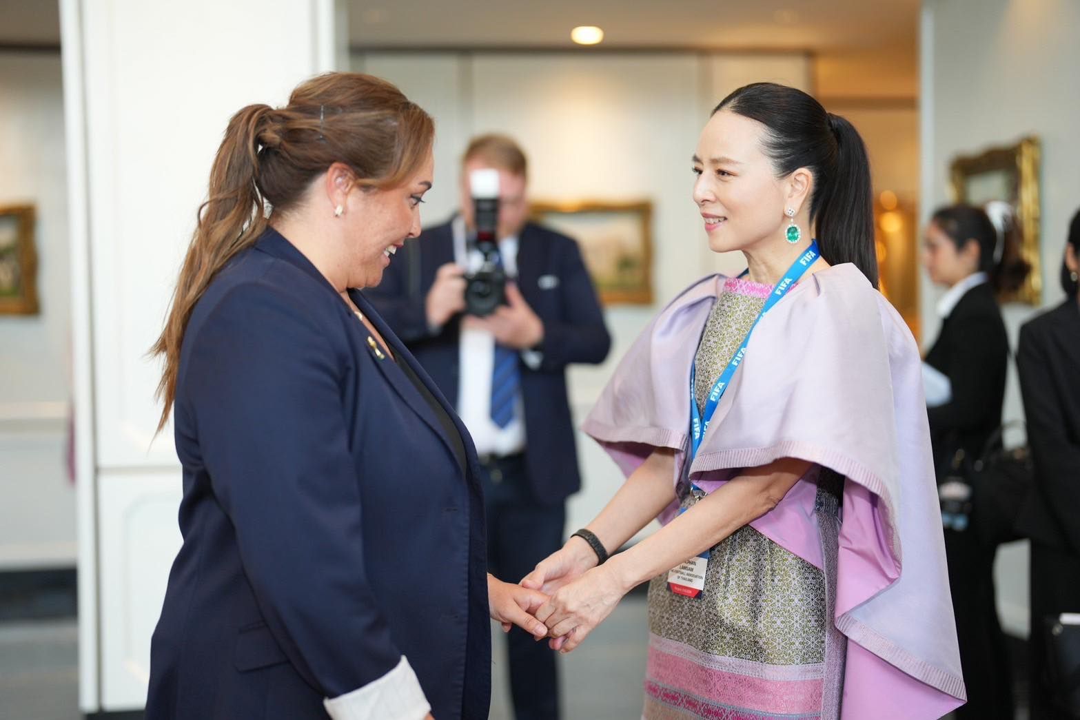 นวลพรรณ ล่ำซำ