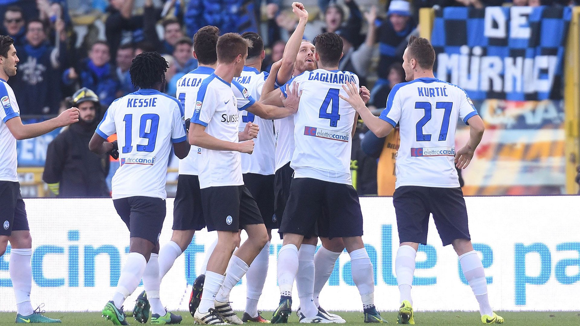 Atalanta celebrating vs Bologna