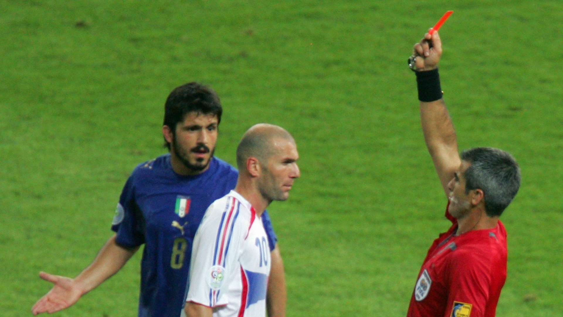 2006-09-04-Zinedine-Redcard