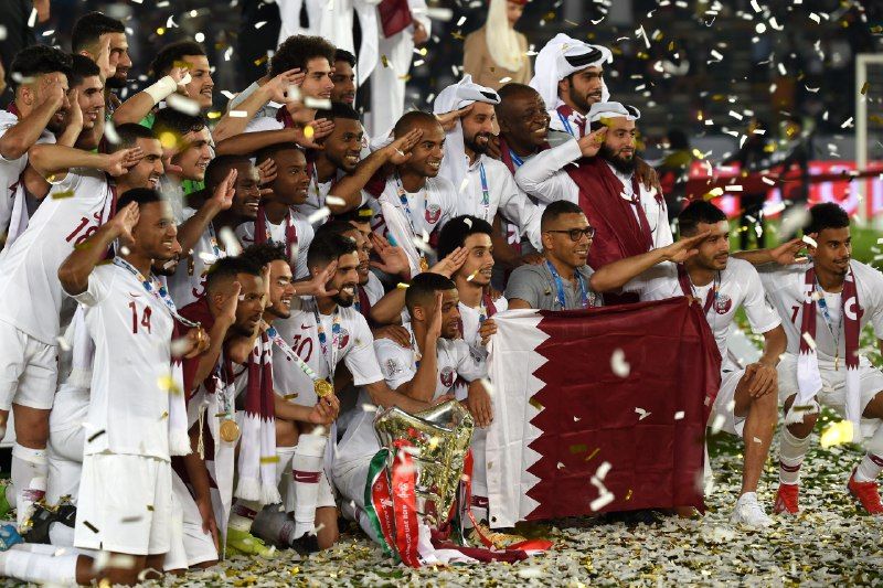 احتفال منتخب قطر بكأس آسيا