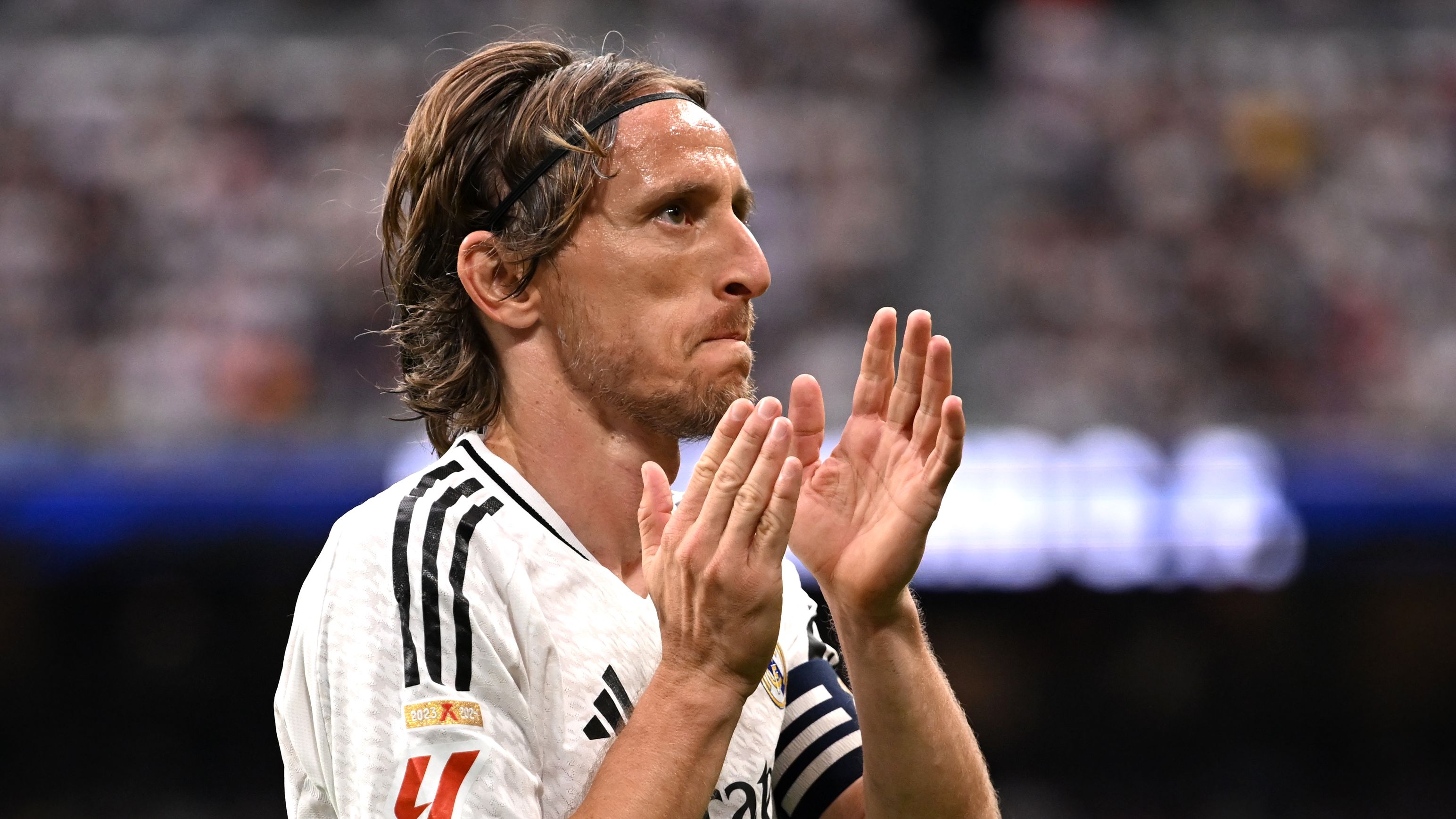 VIDEO: Luka Modric in tears ahead of last ever Real Madrid game as team-mate Lucas Vazquez consoles legendary midfielder | Goal.com UK