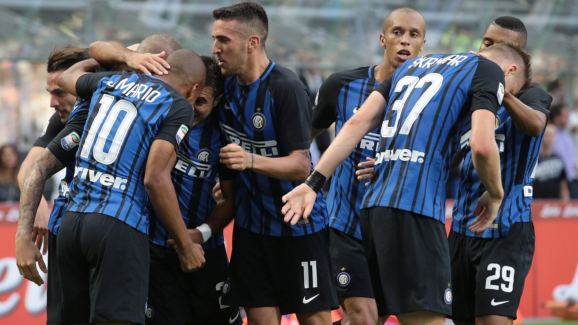 Inter celebrating vs Genoa