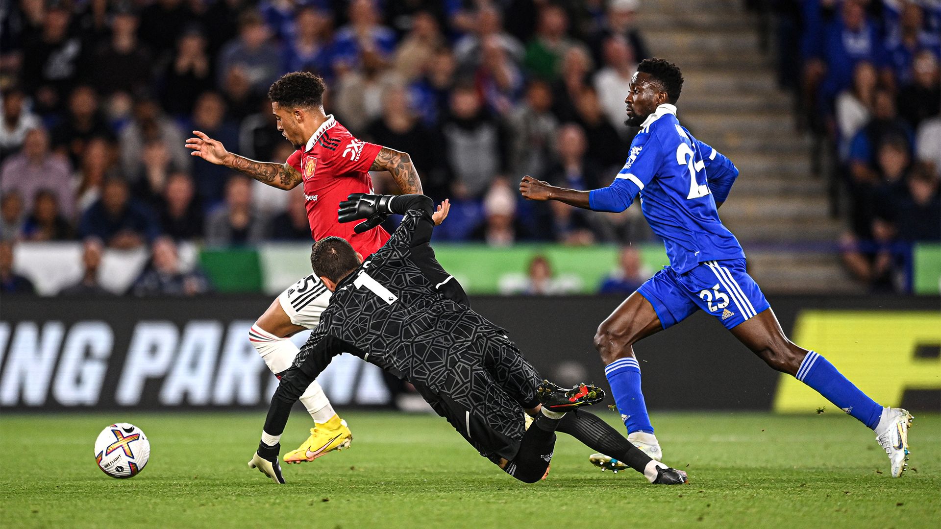 Jadon Sancho dribble Manchester United Leicester 2022-23