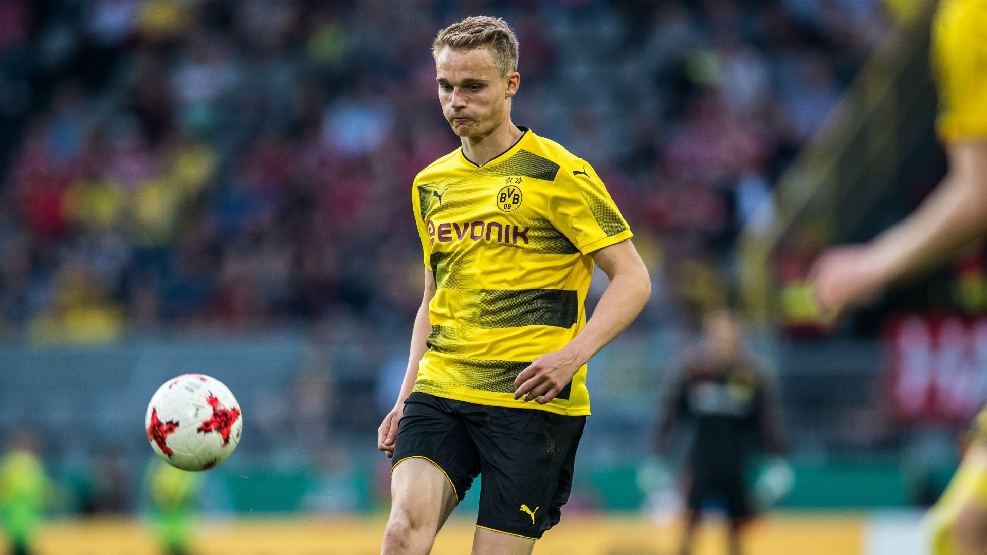 Amos Pieper Borussia Dortmund