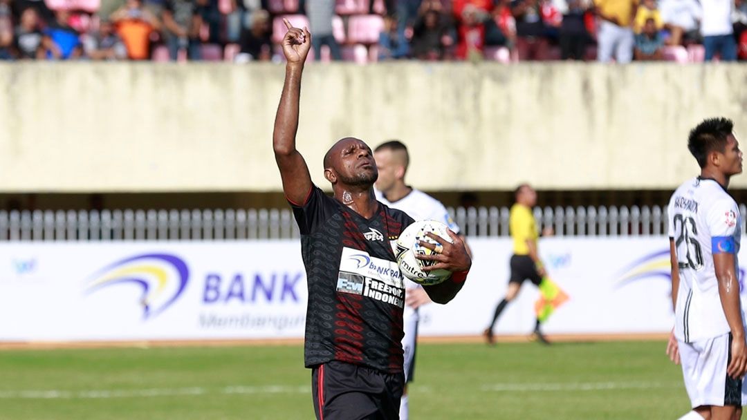 Selebrasi Boaz Soloss Persipura