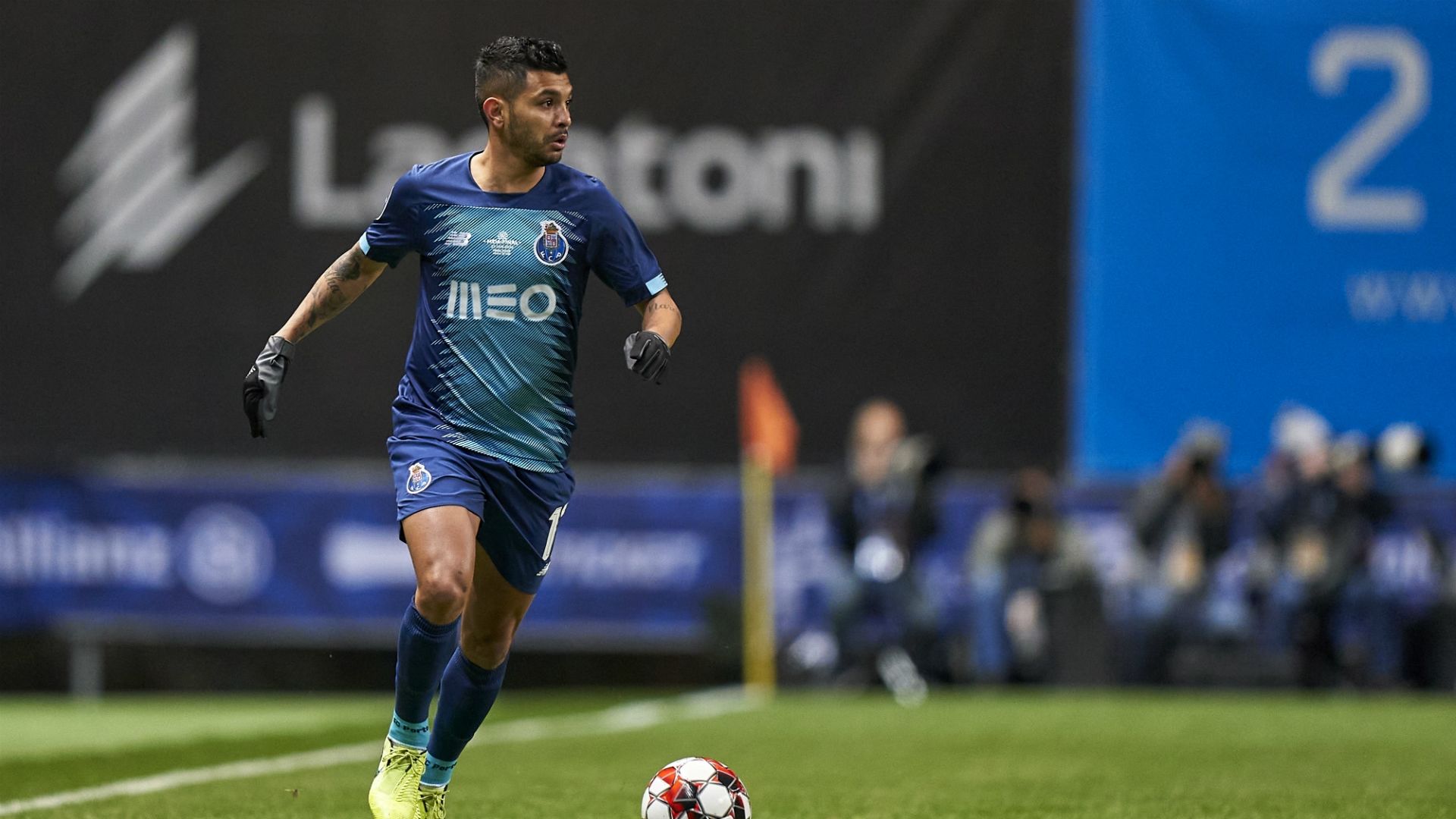 Tecatito Corona Porto