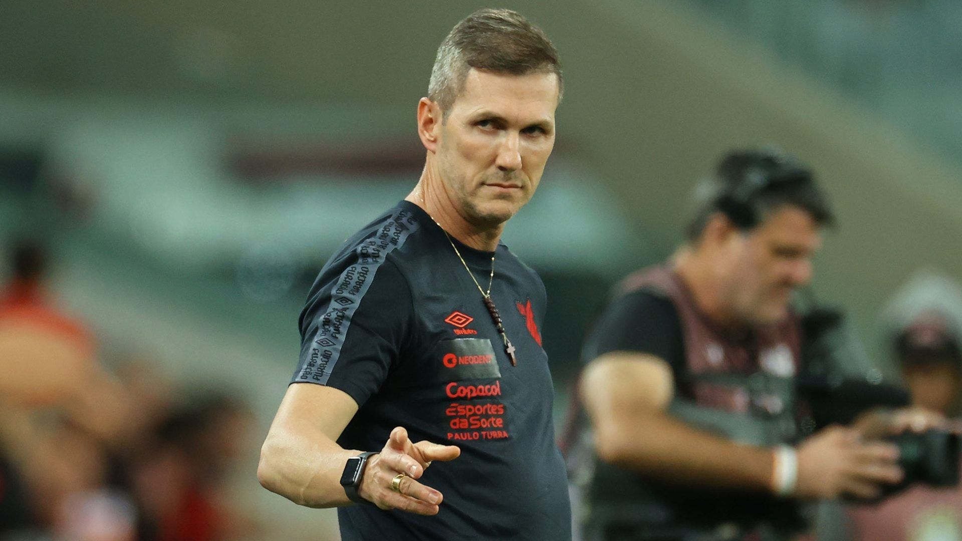 Paulo Turra, técnico do Athletico, durante partida contra o Goiás, Brasileirão 2023